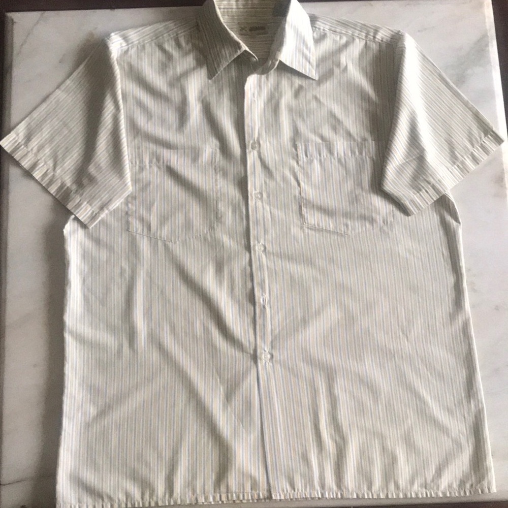 HABAND half sleeve button down shirt.